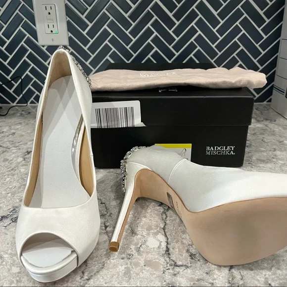 Size 7.5 Badgley Mischka white peep-toed pumps. New with box. Retails for $245. - Picture 5 of 7